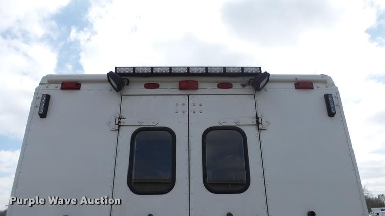 image for item DC3182 2006 Freightliner MT55 delivery truck