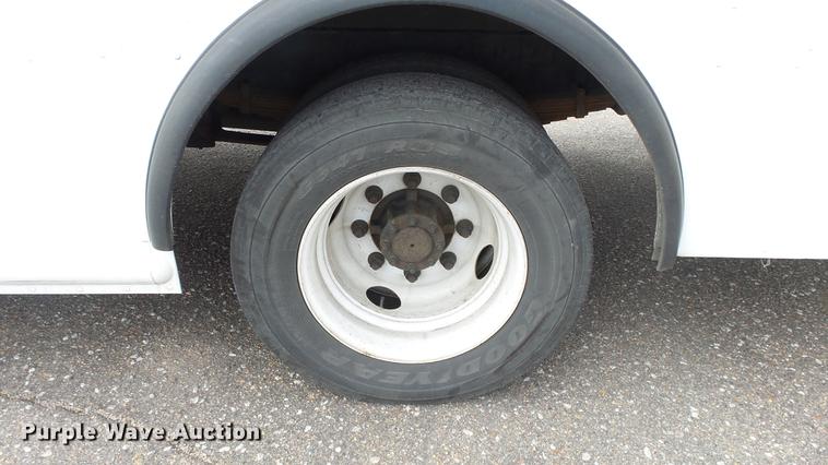 image for item DC3182 2006 Freightliner MT55 delivery truck