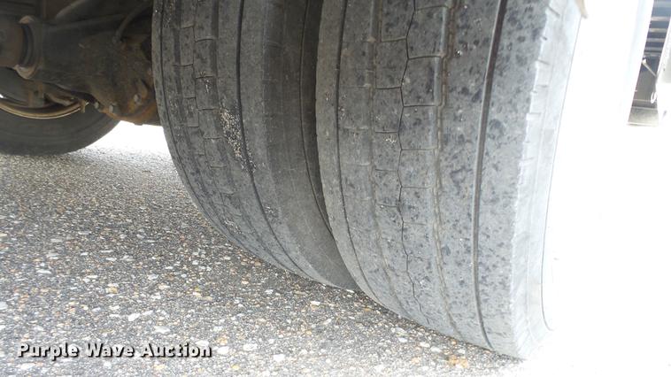 image for item DC3182 2006 Freightliner MT55 delivery truck