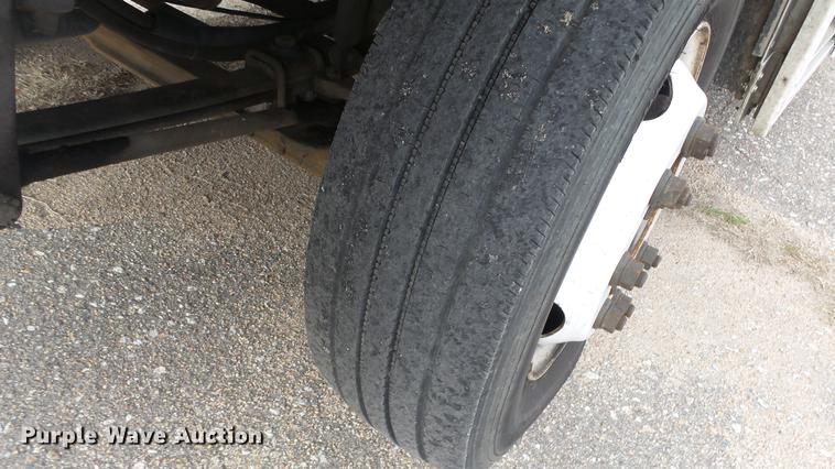 image for item DC3182 2006 Freightliner MT55 delivery truck