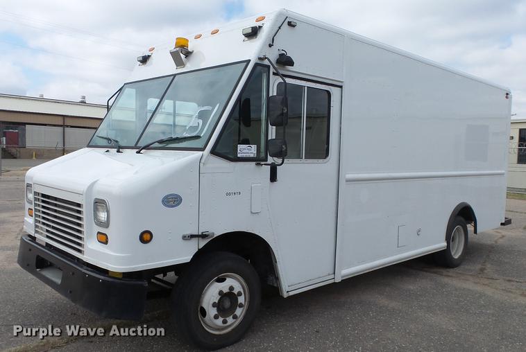 image for item DC3183 2009 Freightliner MT55 delivery truck