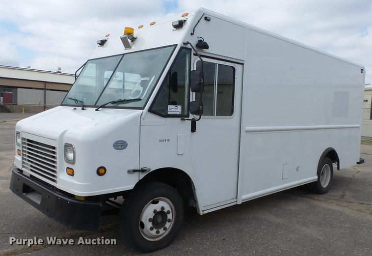 image for item DC3183 2009 Freightliner MT55 delivery truck