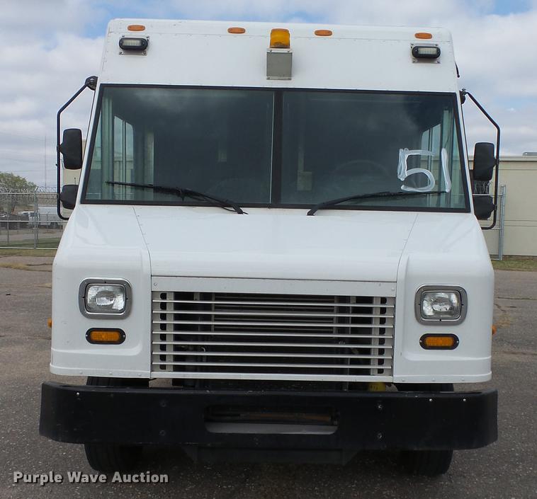 image for item DC3183 2009 Freightliner MT55 delivery truck