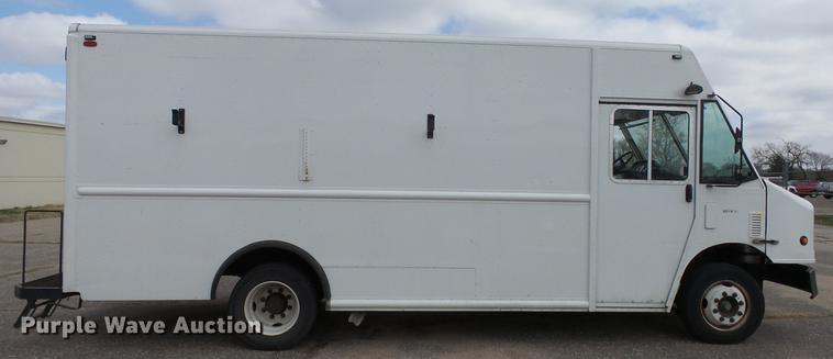 image for item DC3183 2009 Freightliner MT55 delivery truck