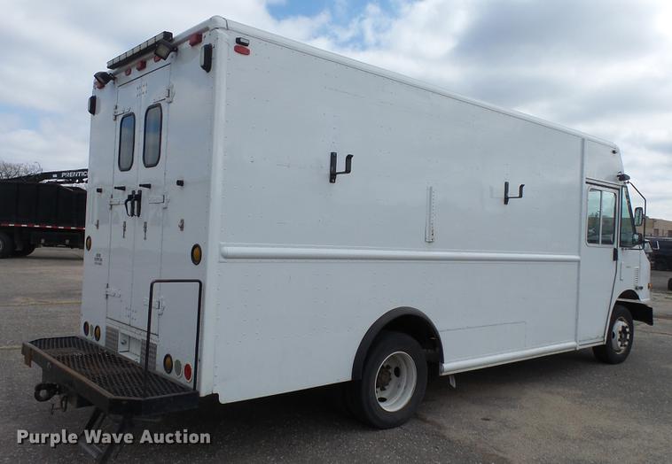 image for item DC3183 2009 Freightliner MT55 delivery truck