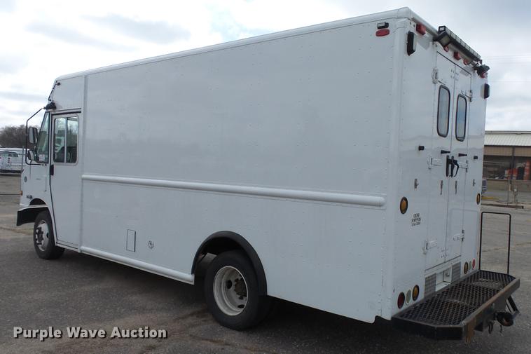 image for item DC3183 2009 Freightliner MT55 delivery truck