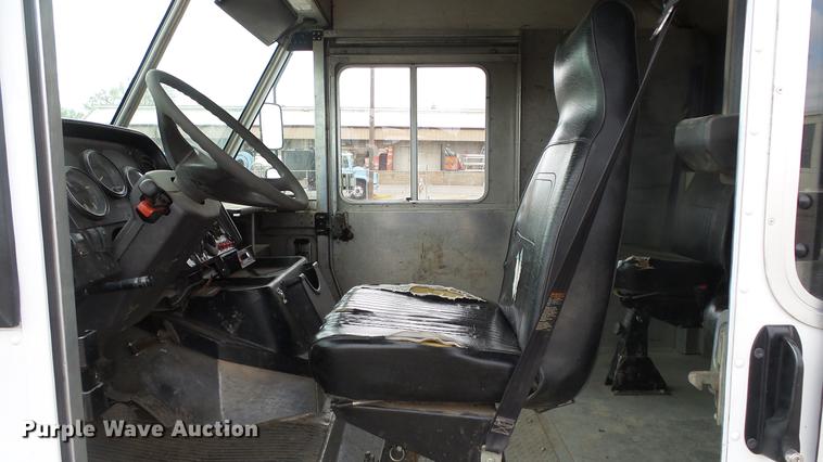 image for item DC3183 2009 Freightliner MT55 delivery truck