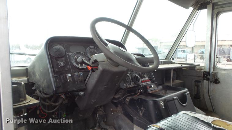 image for item DC3183 2009 Freightliner MT55 delivery truck