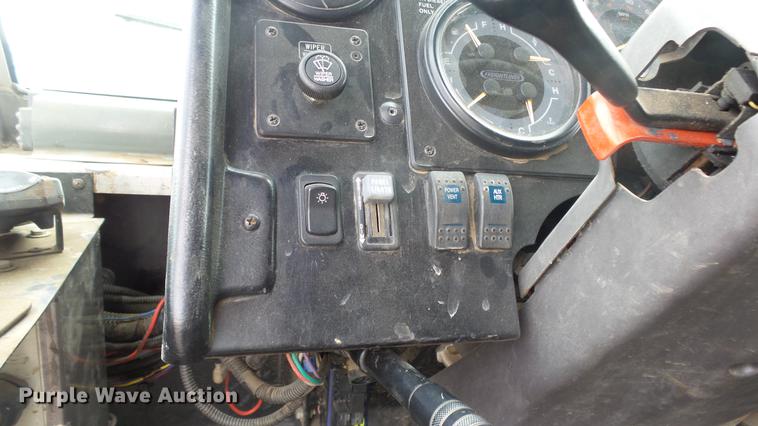 image for item DC3183 2009 Freightliner MT55 delivery truck