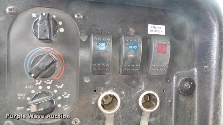 image for item DC3183 2009 Freightliner MT55 delivery truck