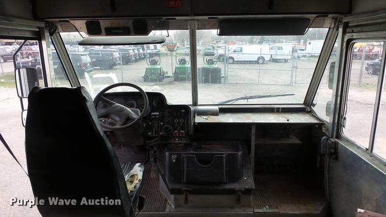 image for item DC3183 2009 Freightliner MT55 delivery truck