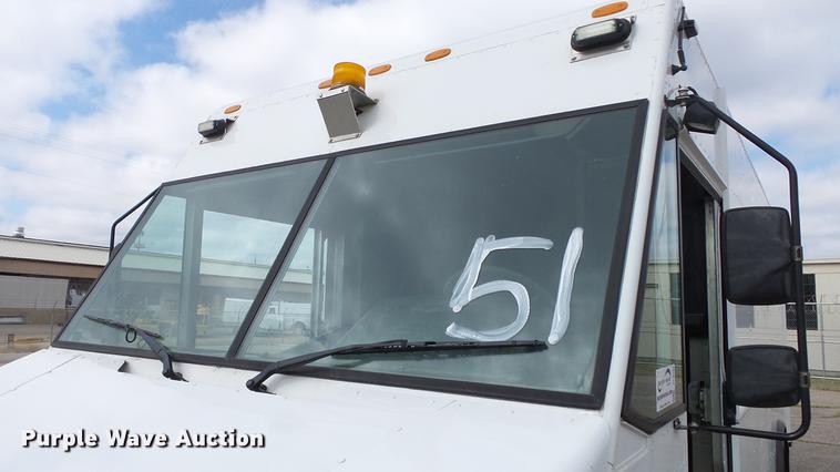 image for item DC3183 2009 Freightliner MT55 delivery truck