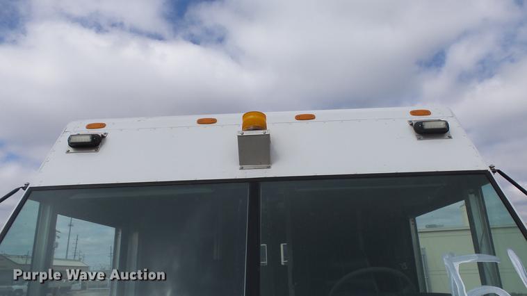 image for item DC3183 2009 Freightliner MT55 delivery truck