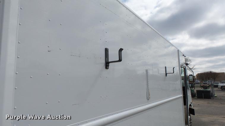 image for item DC3183 2009 Freightliner MT55 delivery truck