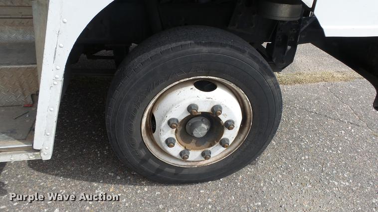 image for item DC3183 2009 Freightliner MT55 delivery truck