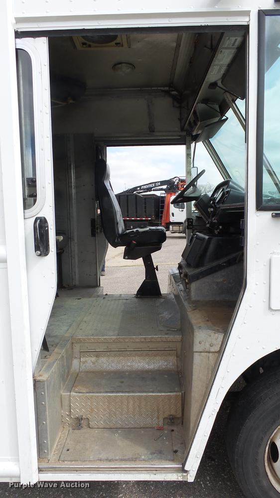 image for item DC3183 2009 Freightliner MT55 delivery truck