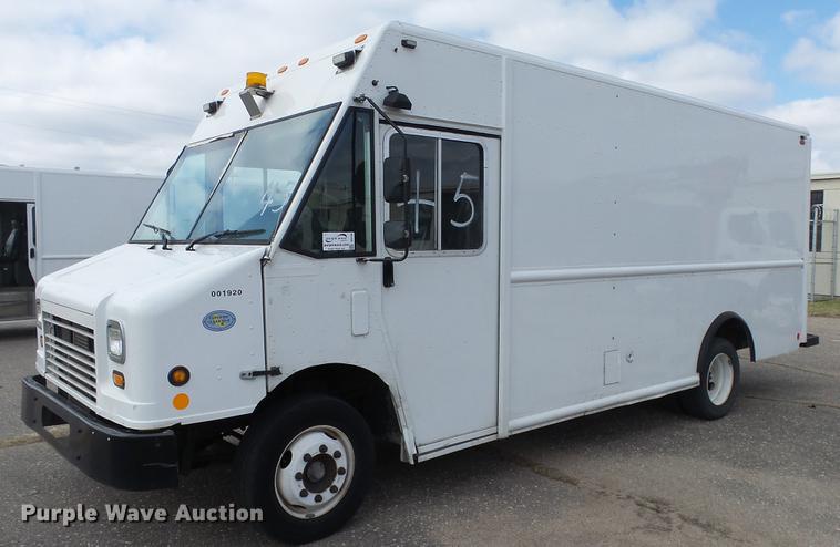 image for item DC3184 2009 Freightliner MT55 delivery truck