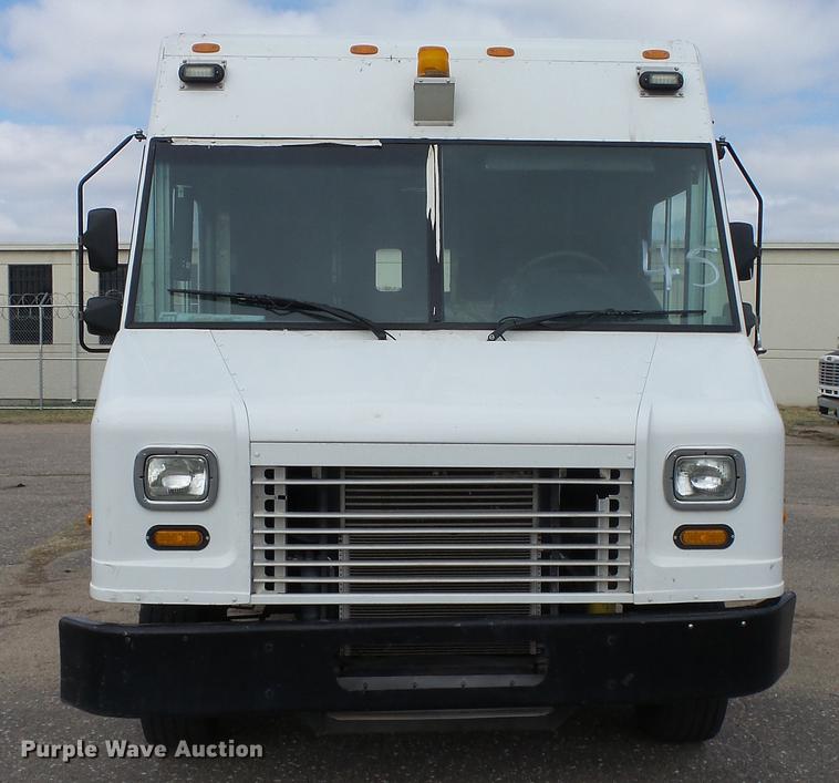 image for item DC3184 2009 Freightliner MT55 delivery truck