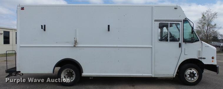 image for item DC3184 2009 Freightliner MT55 delivery truck