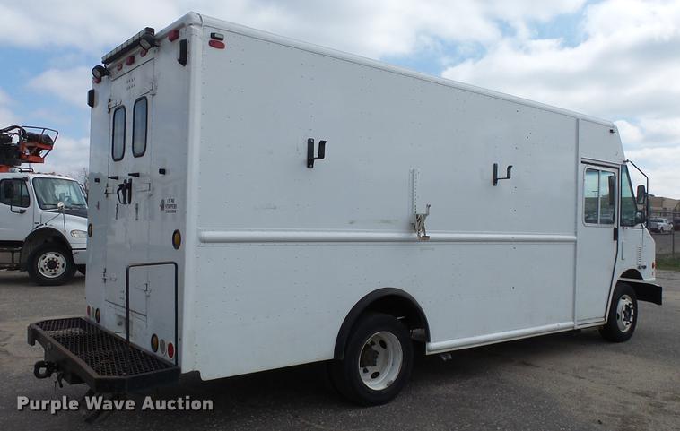 image for item DC3184 2009 Freightliner MT55 delivery truck