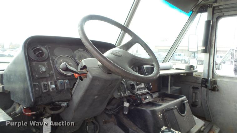 image for item DC3184 2009 Freightliner MT55 delivery truck