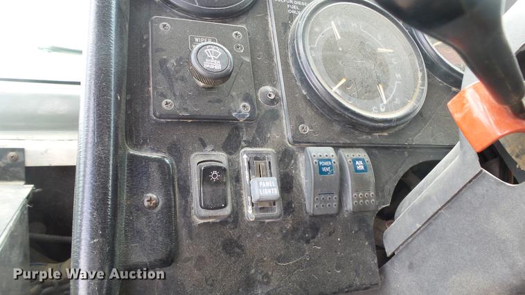 image for item DC3184 2009 Freightliner MT55 delivery truck