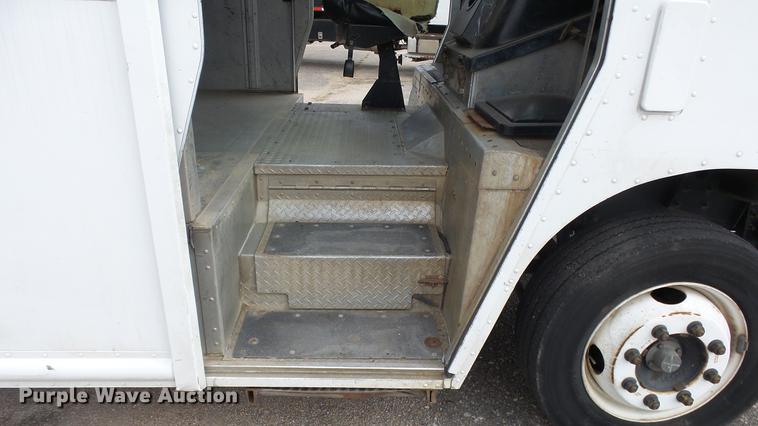 image for item DC3184 2009 Freightliner MT55 delivery truck