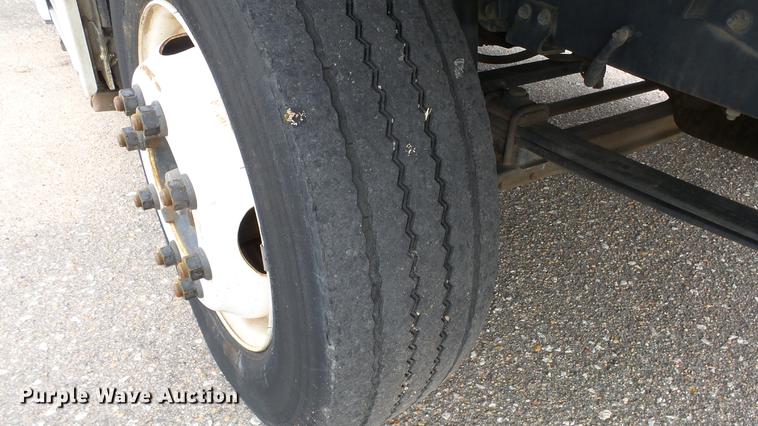 image for item DC3184 2009 Freightliner MT55 delivery truck