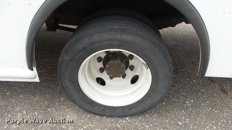 image for item DC3184 2009 Freightliner MT55 delivery truck