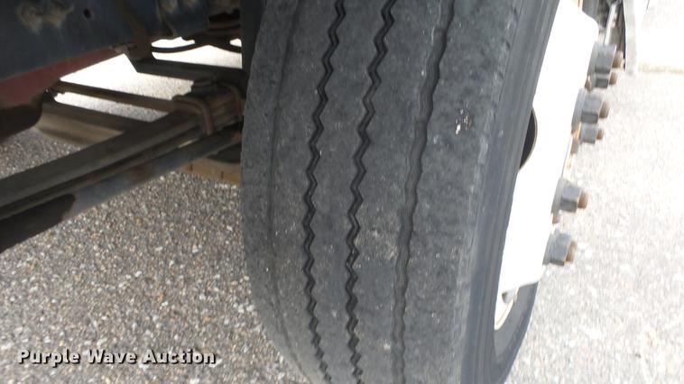 image for item DC3184 2009 Freightliner MT55 delivery truck