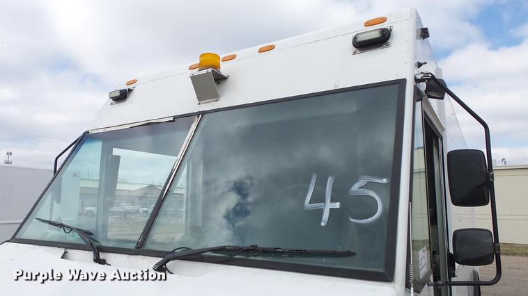 image for item DC3184 2009 Freightliner MT55 delivery truck