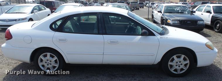 image for item DC3186 2006 Ford Taurus SE