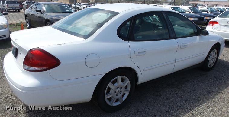 image for item DC3186 2006 Ford Taurus SE