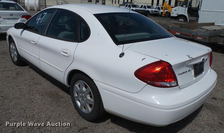 image for item DC3186 2006 Ford Taurus SE