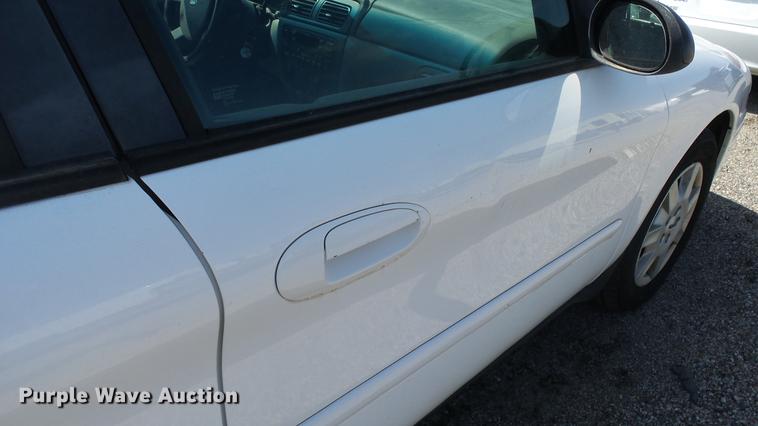 image for item DC3186 2006 Ford Taurus SE