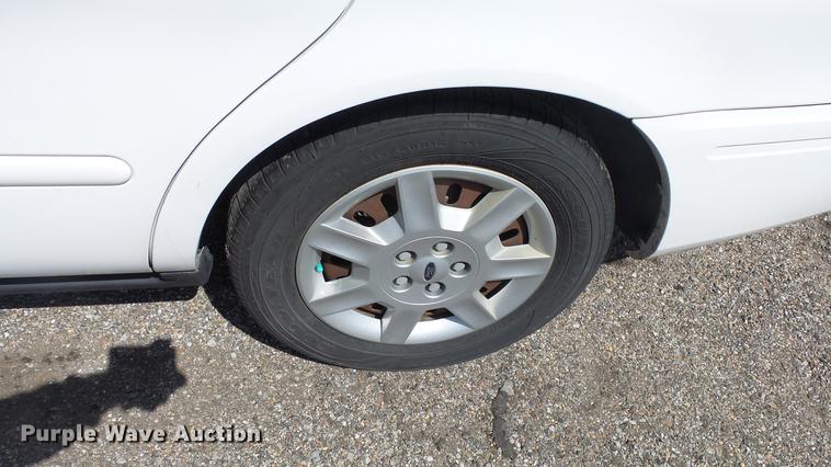 image for item DC3186 2006 Ford Taurus SE