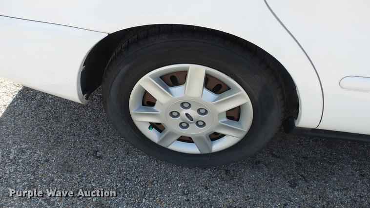 image for item DC3186 2006 Ford Taurus SE