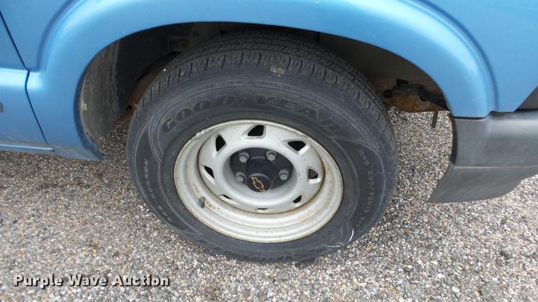 image for item DC3194 1997 Chevrolet S10 pickup truck