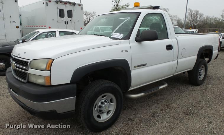 image for item DC3195 2006 Chevrolet Silverado 2500HD pickup truck