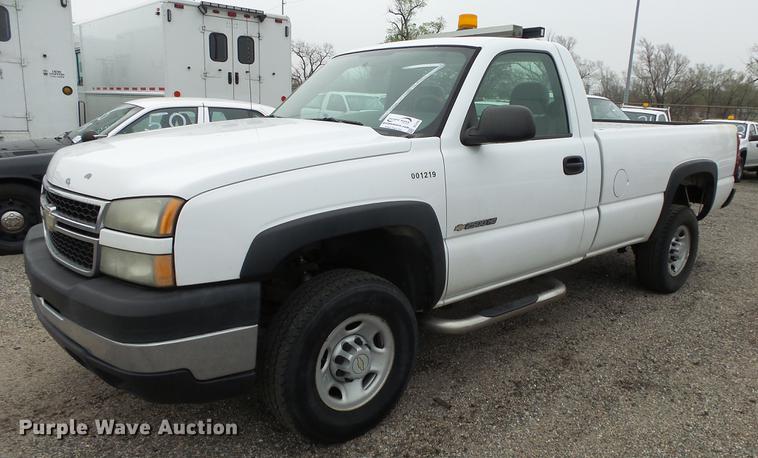 image for item DC3195 2006 Chevrolet Silverado 2500HD pickup truck