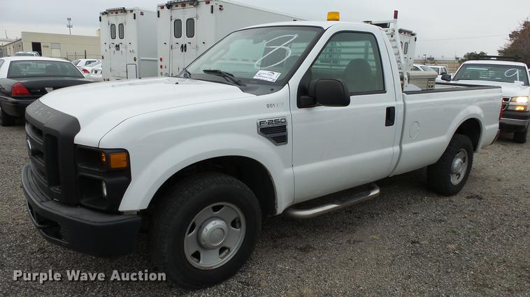 image for item DC3196 2008 Ford F250 Super Duty XL pickup truck