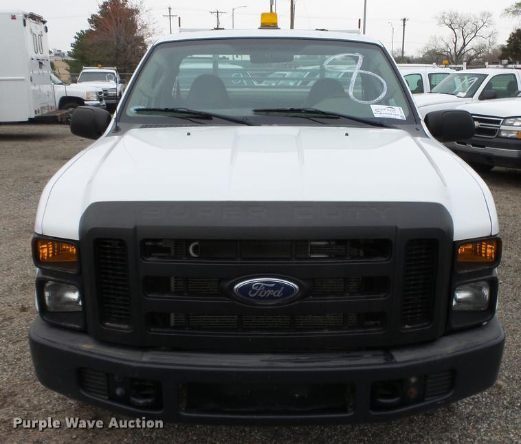 image for item DC3196 2008 Ford F250 Super Duty XL pickup truck