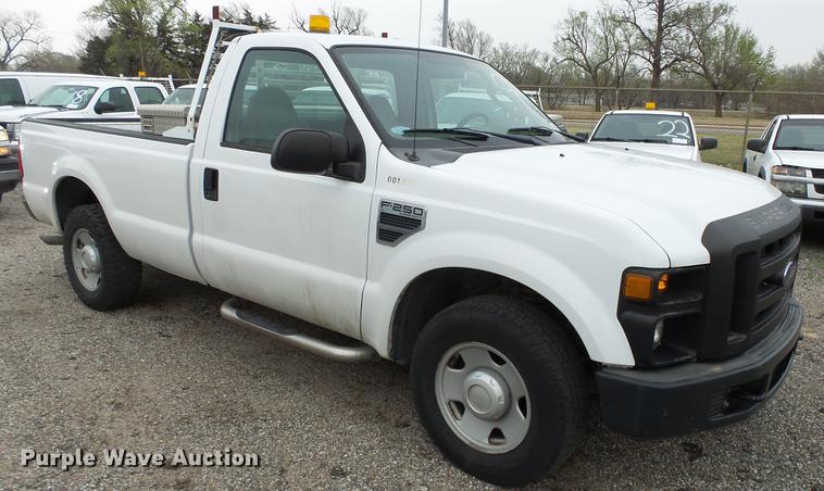 image for item DC3196 2008 Ford F250 Super Duty XL pickup truck