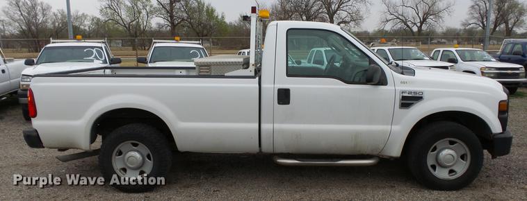 image for item DC3196 2008 Ford F250 Super Duty XL pickup truck