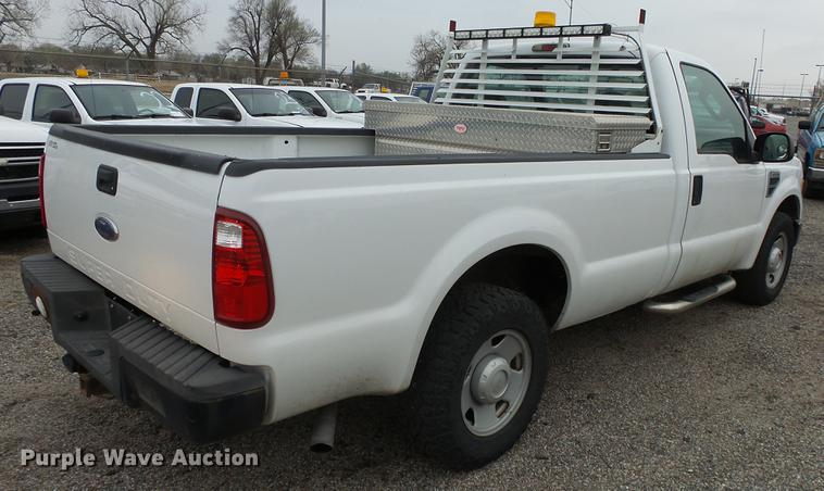 image for item DC3196 2008 Ford F250 Super Duty XL pickup truck