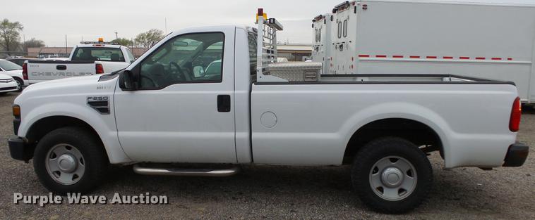 image for item DC3196 2008 Ford F250 Super Duty XL pickup truck
