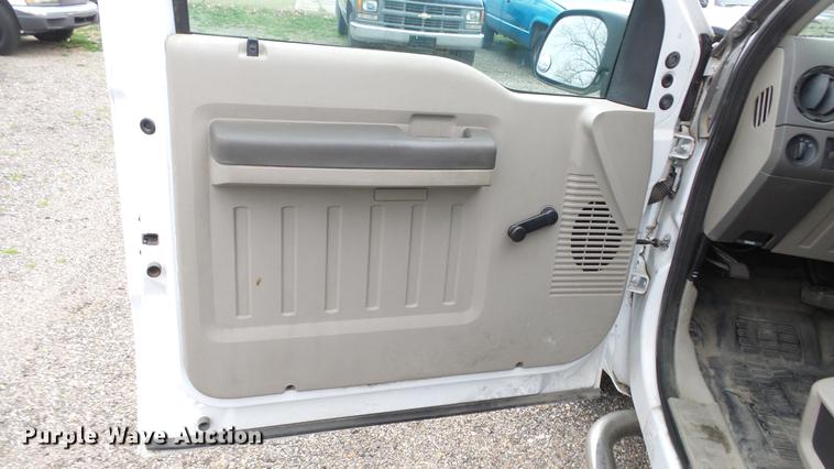 image for item DC3196 2008 Ford F250 Super Duty XL pickup truck