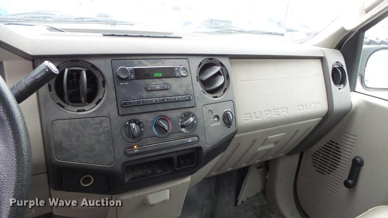 image for item DC3196 2008 Ford F250 Super Duty XL pickup truck