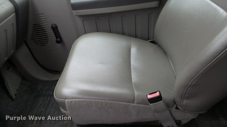 image for item DC3196 2008 Ford F250 Super Duty XL pickup truck