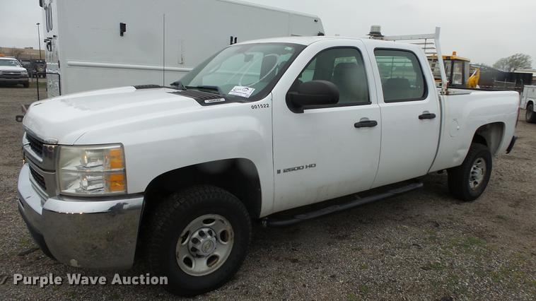 image for item DC3198 2007 Chevrolet Silverado 2500HD Crew Cab pickup truck